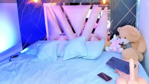 Mia online show from May 2026 10:48:01 PM