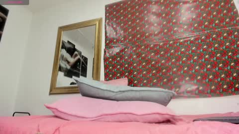 Snapshot of mia_0_ chatting on December 2024 07:18:02 PM Emi online show from December 2024 07:18:02 PM