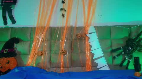 Emi online show from October 2025 09:48:01 PM