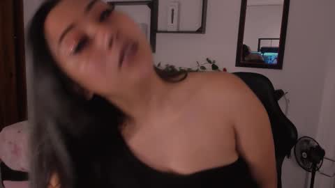 Mia zoe online show from September 2025 06:13:02 PM