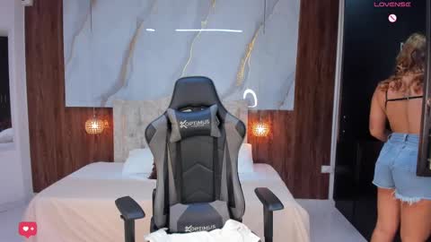 Snapshot of mia_18v chatting on February 2025 08:38:02 PM Violett online show from February 2025 08:38:02 PM