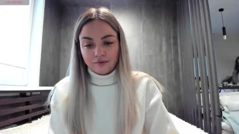 Mia online show from November 2025 02:22:01 AM