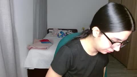 Mia online show from November 2025 03:07:01 AM