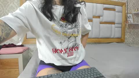 mia__megan online show from December 2024 12:02:01 PM