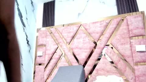 Mia online show from November 2025 11:54:01 AM