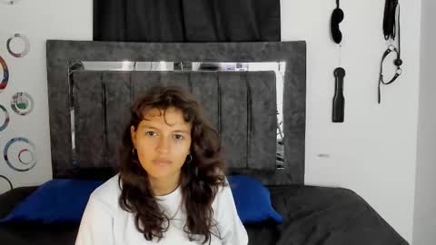 Mia and Kenai online show from December 2025 12:22:01 PM