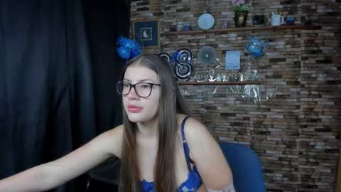 Snapshot of mia_and_vincentt chatting on September 2025 04:01:01 AM Mia and vincentt model indepent online show from September 2025 04:01:01 AM