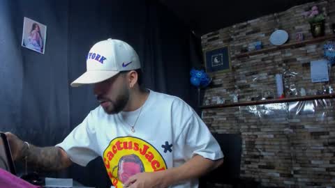 Snapshot of mia_and_vincentt chatting on September 2025 04:18:02 AM Mia and vincentt model indepent online show from September 2025 04:18:02 AM