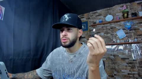 Snapshot of mia_and_vincentt chatting on October 2025 04:01:02 AM Mia and vincentt model indepent online show from October 2025 04:01:02 AM