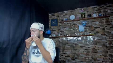 Snapshot of mia_and_vincentt chatting on October 2025 04:57:02 AM Mia and vincentt model indepent online show from October 2025 04:57:02 AM