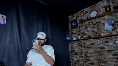 Snapshot of mia_and_vincentt chatting on November 2025 01:03:02 AM Mia and vincentt model indepent online show from November 2025 01:03:02 AM