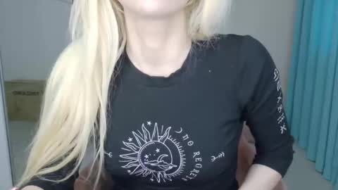 mia_angel online show from May 2026 05:10:02 PM