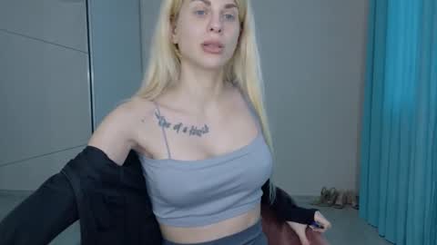 mia_angel online show from May 2026 05:17:02 PM