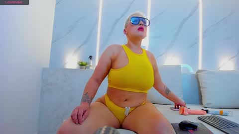 Snapshot of mia_becke chatting on January 2025 02:40:02 PM Mia online show from January 2025 02:40:02 PM