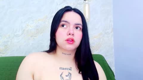 Mia  online show from October 2025 12:04:02 PM