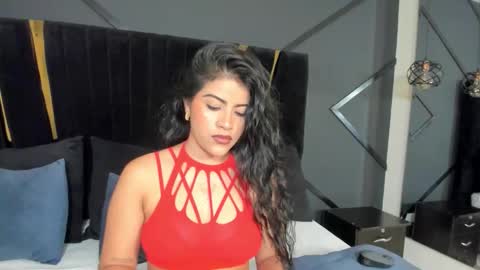 Mia Cano online show from November 2025 01:45:01 PM