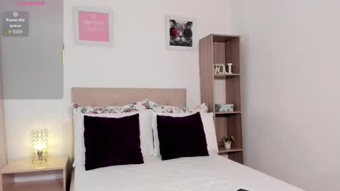 Mia Cano online show from November 2025 04:52:01 PM