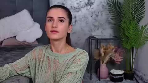 Snapshot of mia_carter99 chatting on October 2025 08:31:02 PM Freya Allen online show from October 2025 08:31:02 PM