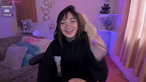 Mia online show from April 2026 09:19:01 PM