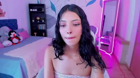 Mia online show from May 2026 08:14:01 PM