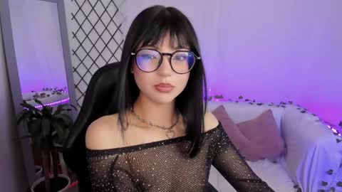 mia_collins_b online show from May 2026 10:25:01 PM