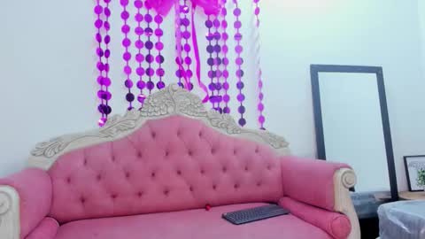 mia online show from October 2025 11:58:02 AM