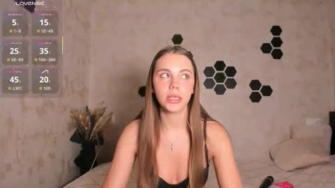 Mia  next stream Thursday 1400 UTC1 Friday 1400 UTC1 online show from October 2025 02:19:01 PM