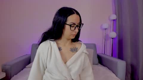 Sarah Luna online show from April 2026 12:00:02 PM