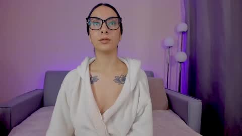 Sarah Luna online show from April 2026 12:18:01 PM