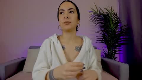 Sarah Luna online show from April 2026 12:11:02 PM