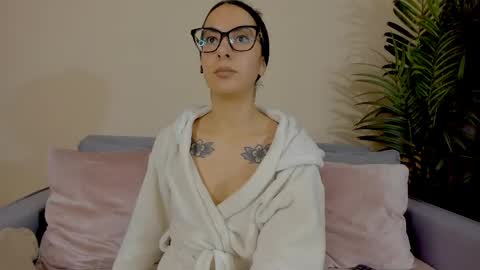 Sarah Luna online show from June 2026 11:38:02 AM