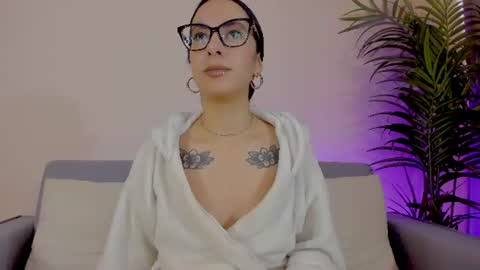 Sarah Luna online show from June 2026 01:14:01 PM