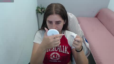 Mia online show from September 2025 01:55:02 PM