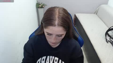 Mia online show from November 2025 02:17:01 PM