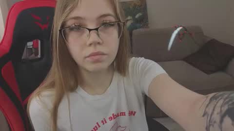 Snapshot of mia_dixson chatting on October 2025 07:18:01 AM Mia online show from October 2025 07:18:01 AM