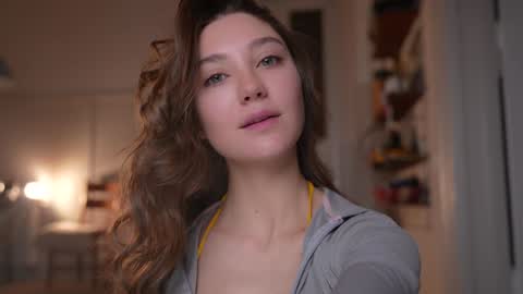 Mia online show from October 2025 04:29:02 PM