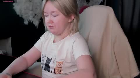 Mia online show from April 2026 02:31:01 AM
