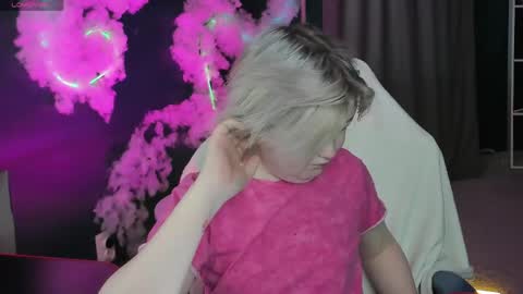 Mia online show from May 2026 03:01:01 AM