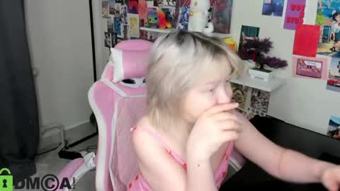 Mia online show from May 2026 03:03:01 AM