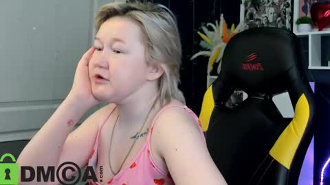 Mia online show from May 2026 03:01:01 AM