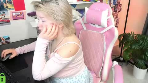 Mia online show from May 2026 03:03:02 AM