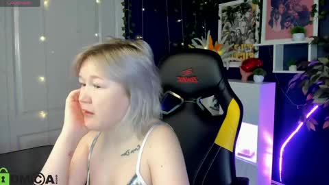 Mia online show from May 2026 03:01:02 AM