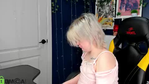 Mia online show from June 2026 03:04:02 AM