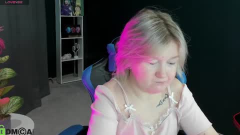 Mia online show from June 2026 03:05:02 AM