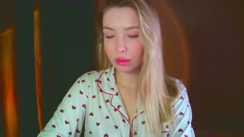 Mia online show from December 2024 03:15:02 AM