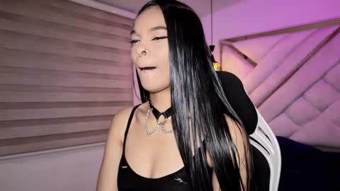 Mia online show from May 2026 04:39:02 AM