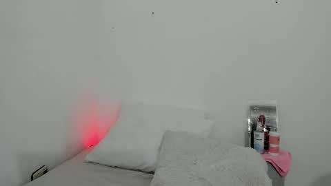 Snapshot of mia_girl00 chatting on March 2026 06:59:01 AM Mia online show from March 2026 06:59:01 AM