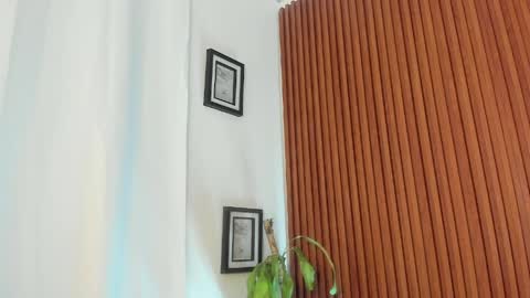 Snapshot of mia_girl00 chatting on March 2026 02:44:02 AM Mia online show from March 2026 02:44:02 AM