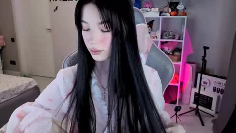 MIA HELP ME REACH 100 LIKES online show from November 2025 03:07:02 PM