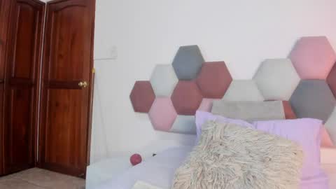 Mia online show from March 2026 07:41:02 PM